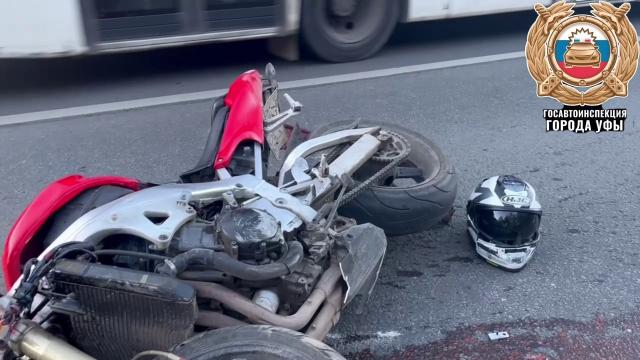 26-летний байкер пострадал в аварии на проспекте Октября в Уфе