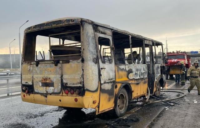 В Уфе на ходу загорелся школьный автобус