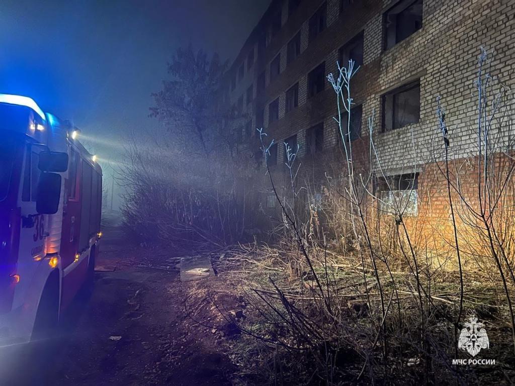 Мужчина погиб при пожаре в заброшенном здании в Башкирии