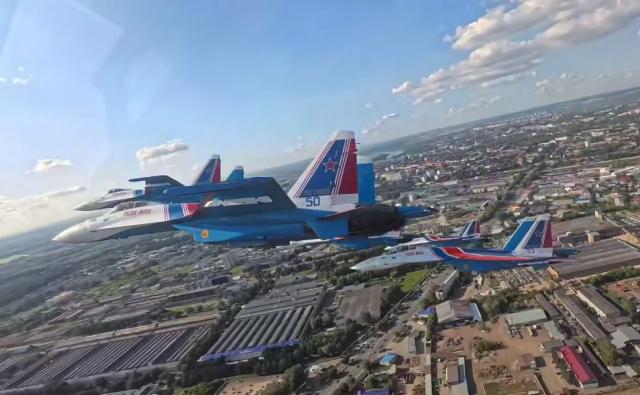 «Русские витязи» показали Уфу из кабины истребителя Су-35