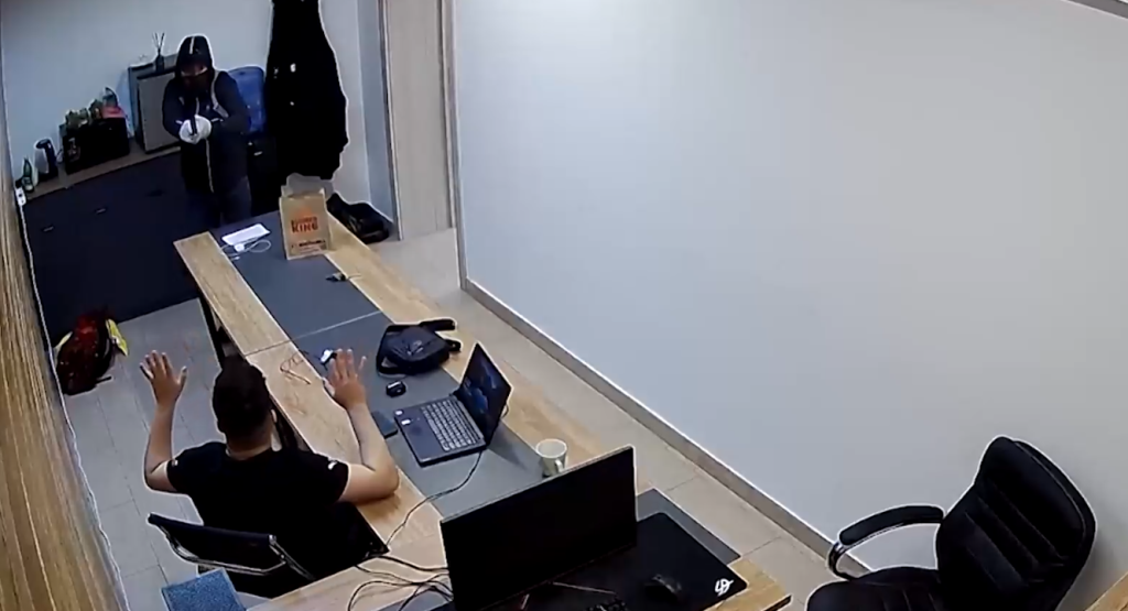 Уфимцам, ограбившим магазин электроники с игрушечными пистолетами, вынесли приговор