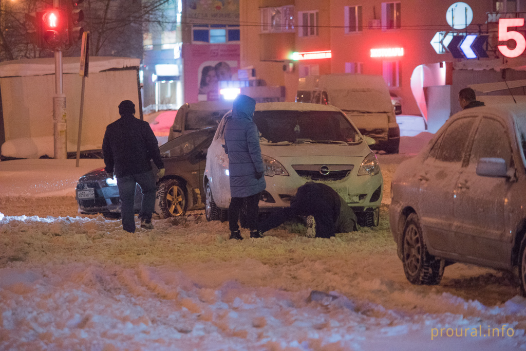 снег метель улица город дороги зима (16).JPG