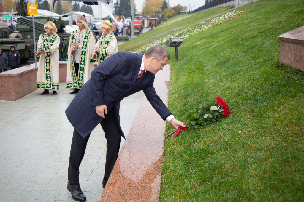 2019.10.11_Уфа_Радий Хабиров в День Республики Башкортостан_2.jpg