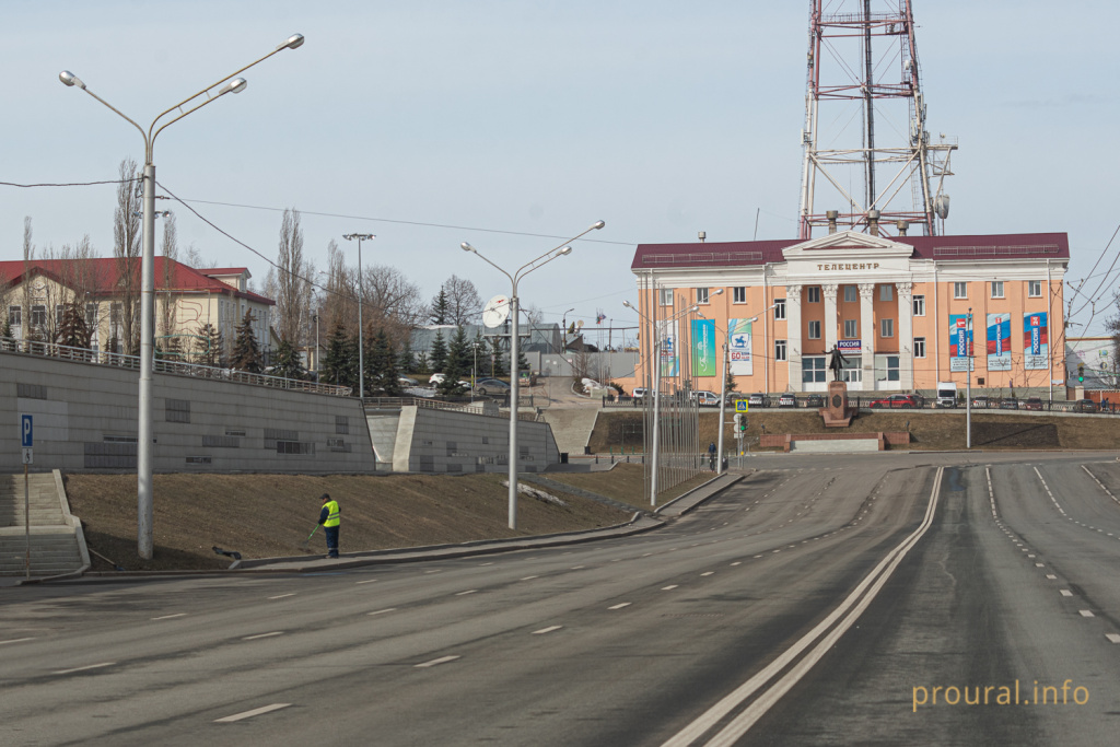 город карантин вирус люди маски (12).jpg