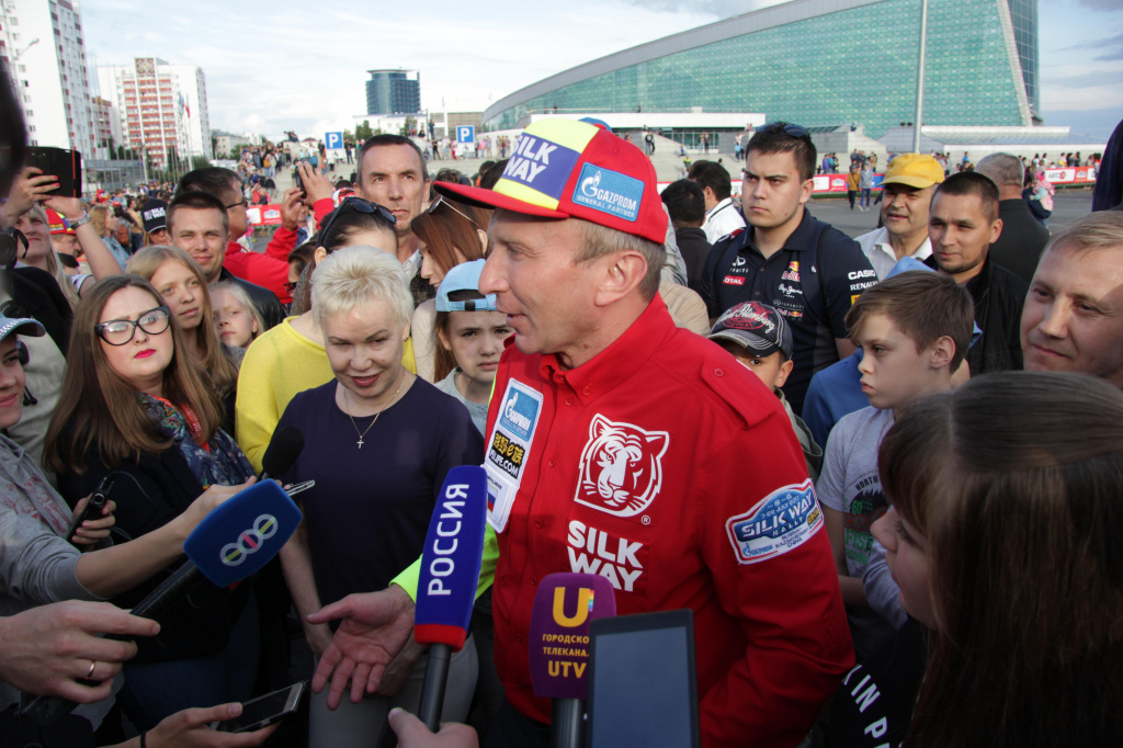 Чагин - чемпион рали докар (2).jpg