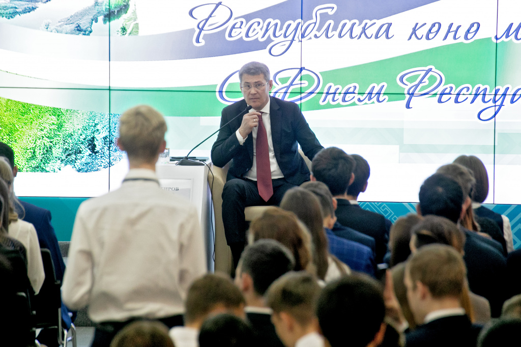 2019.10.11_Уфа_Радий Хабиров в День Республики Башкортостан_34.jpg