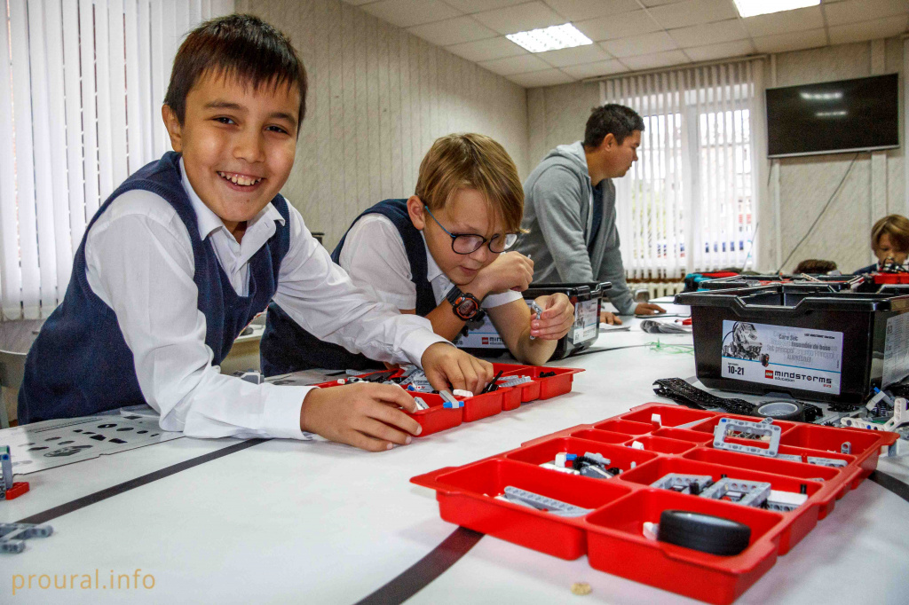 Ученики Заманова с интервью.jpg