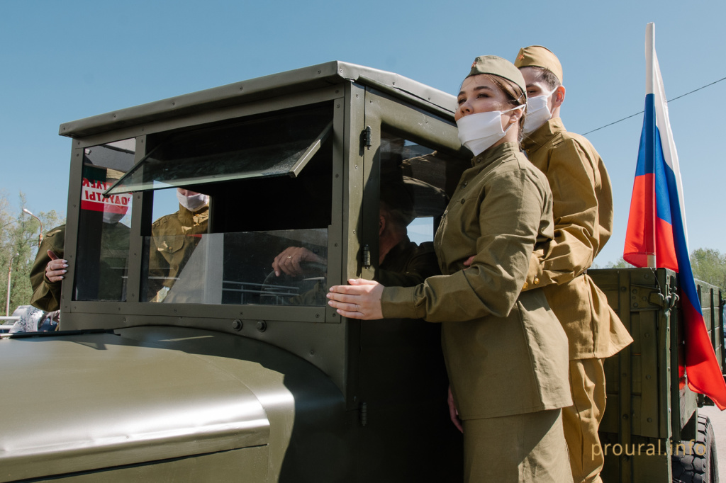 8 мая мини парад ветераны дворы поздравление коронавирус (10).jpg