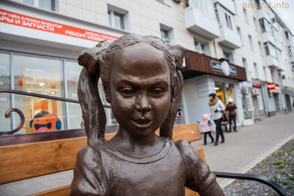 Проспект октября 11 девочка с мальчиком (3).jpg