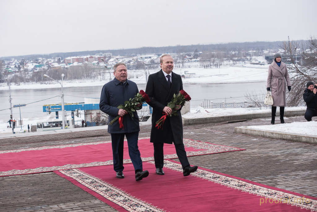 4 ноября монумент дружбы Назаров А Г(9).jpg