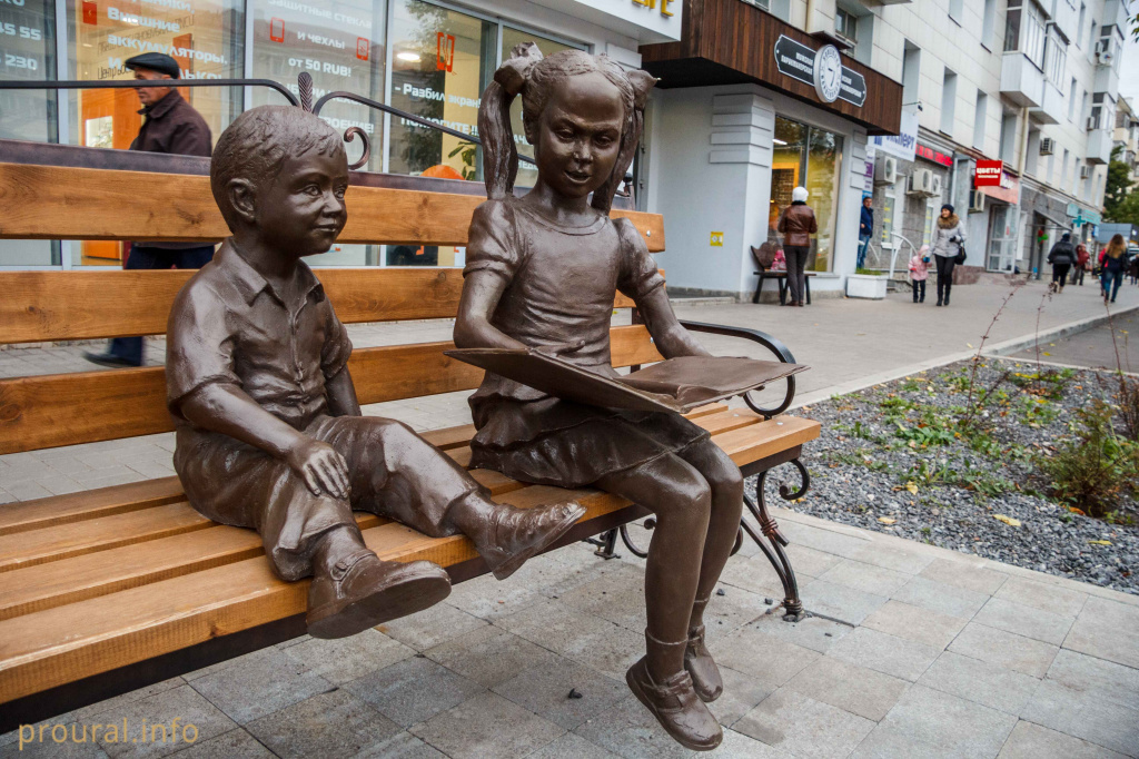 Проспект октября 11 девочка с мальчиком (2).jpg