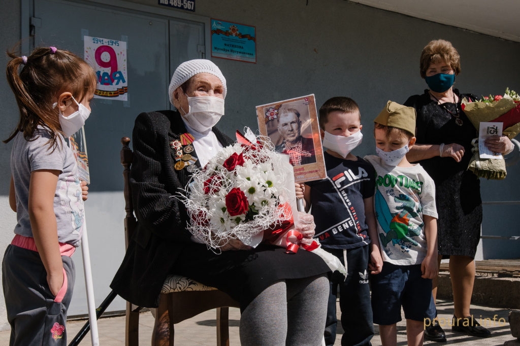 8 мая мини парад ветераны дворы поздравление коронавирус (30).jpg