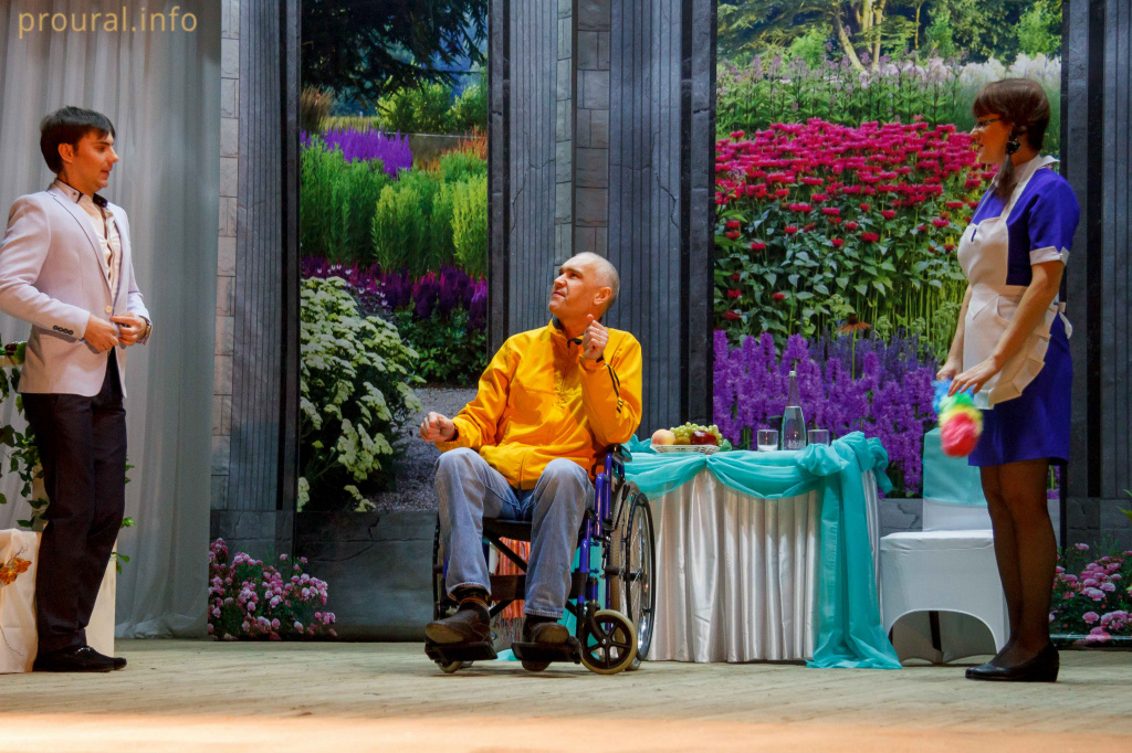 Нафиков Равиль посерединt на коляске.jpg Нафиков Равиль посерединt на коляске.jpg