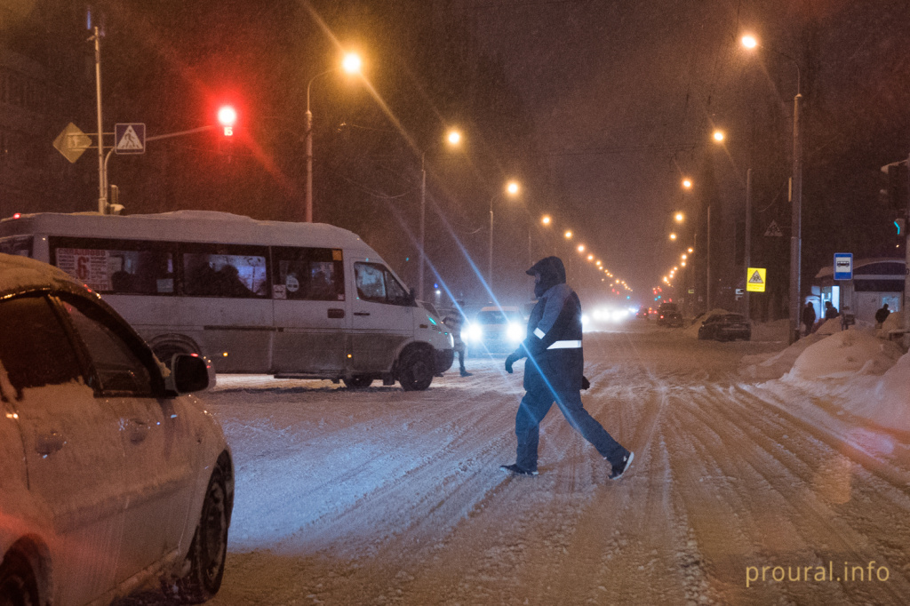 снег метель улица город дороги зима (4).JPG