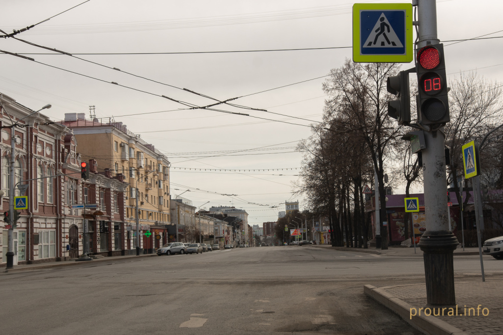 город карантин вирус люди маски (5).jpg