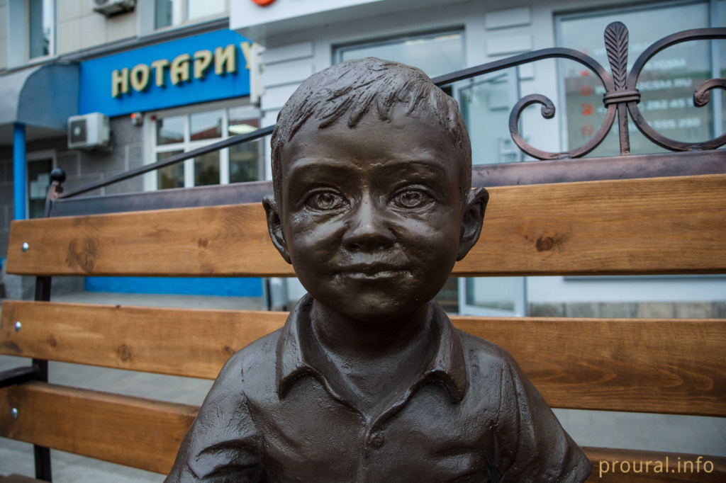 Проспект октября 11 девочка с мальчиком (4).jpg