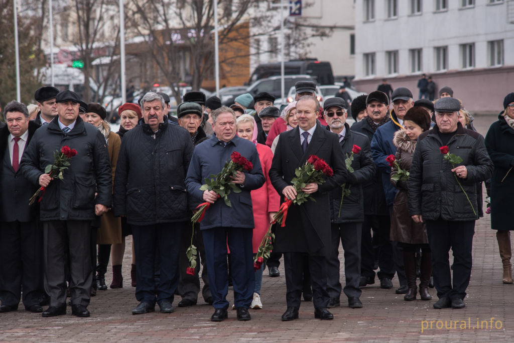 4 ноября монумент дружбы Назаров А Г (6).jpg