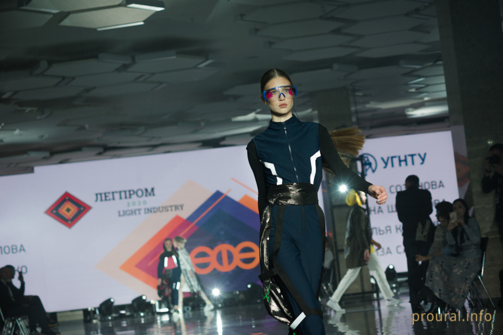 форум легкой промышленности показ мод (4).JPG