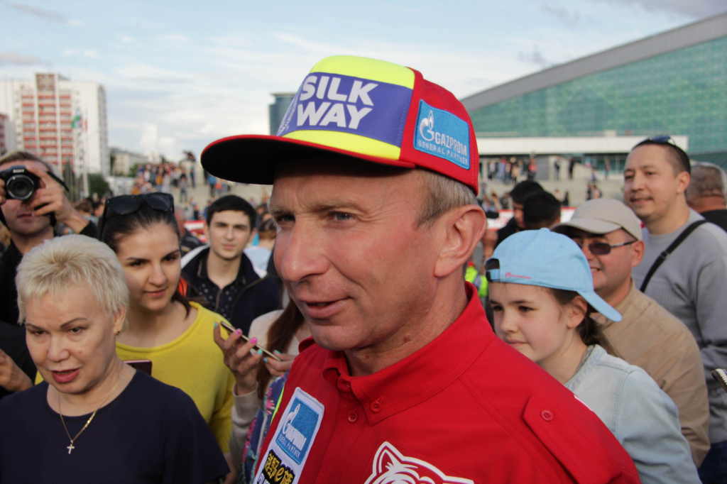 Чагин - чемпион рали докар.jpg