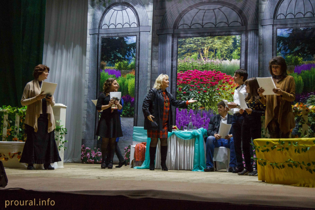 гюзель давлетова посередине.jpg гюзель давлетова посередине.jpg