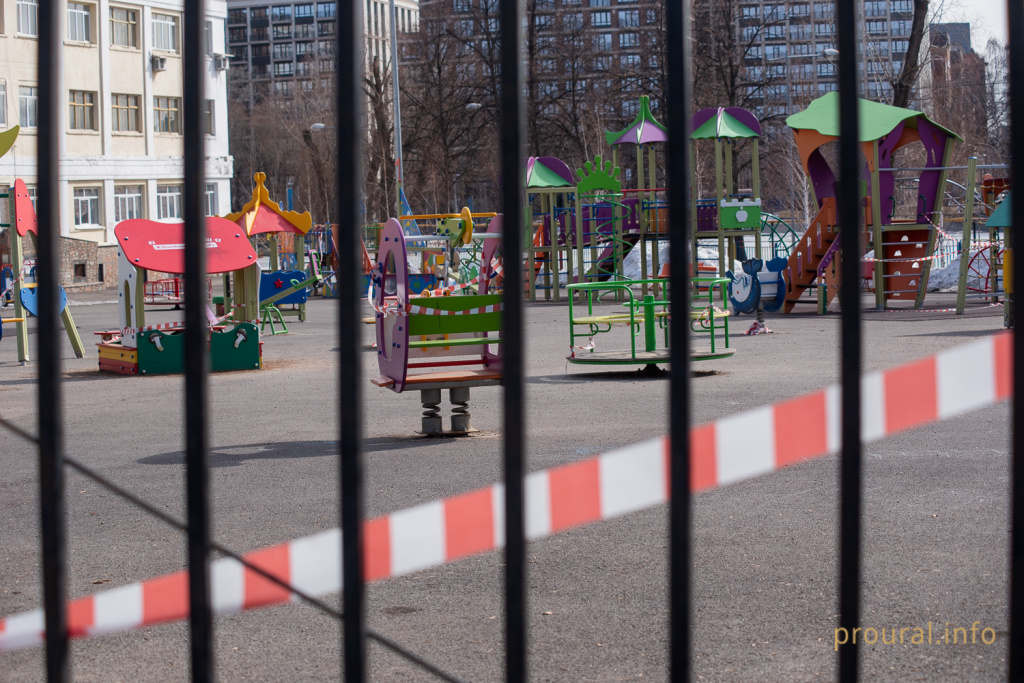 город карантин вирус люди маски (19).jpg